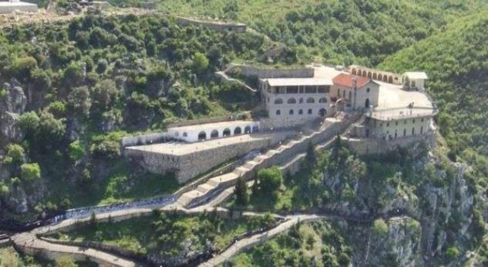 Frika nga koronavirusi, pezullohet pelegrinazhi n&euml; Kish&euml;n e