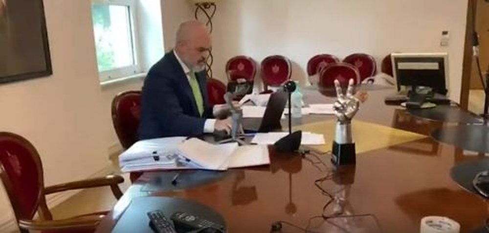 Show me video/ Rama largohet nga Surreli, po a e drejton dot