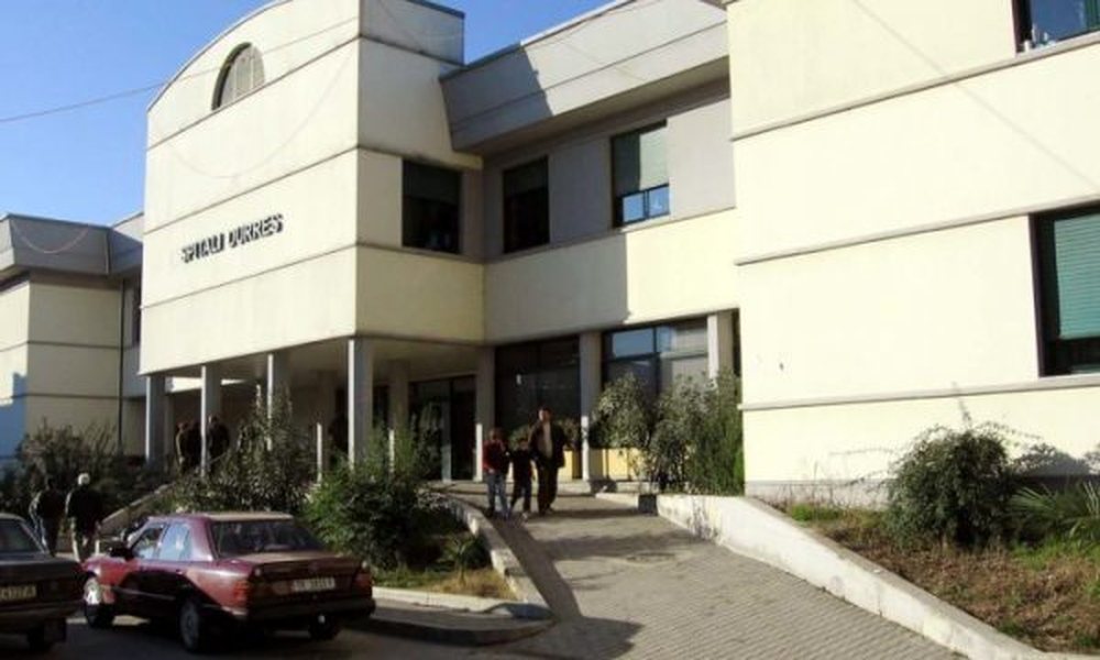 Durr&euml;s/ Del pozitiv p&euml;r Covid-19 mjeku i 73-vje&ccedil;ares q&euml;