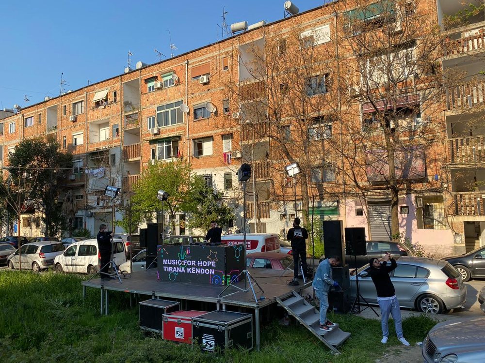 &ldquo;Tirana k&euml;ndon&rdquo;, Dj shqiptar i p&euml;rgjigjen nism&euml;s