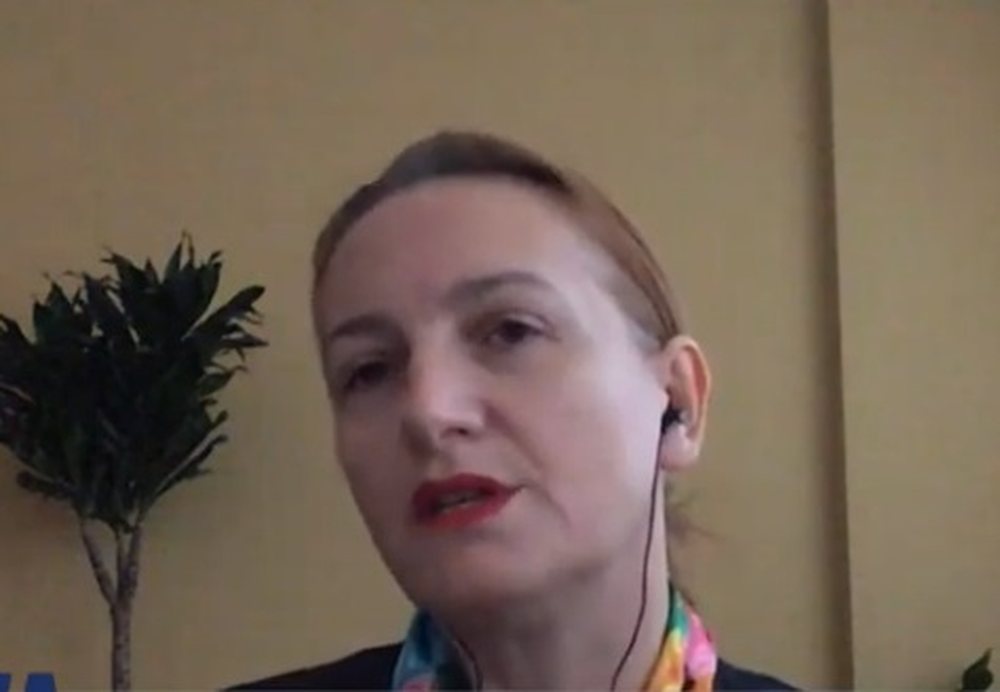 Ministrja Denaj fiton betej&euml;n me Covid: Kini besim te mjek&euml;t!