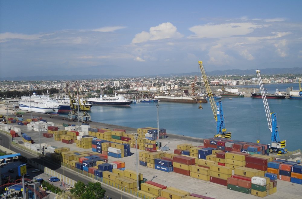 Cigare kontraband&euml; n&euml; portin e Durr&euml;sit, arrestohet shoferi i