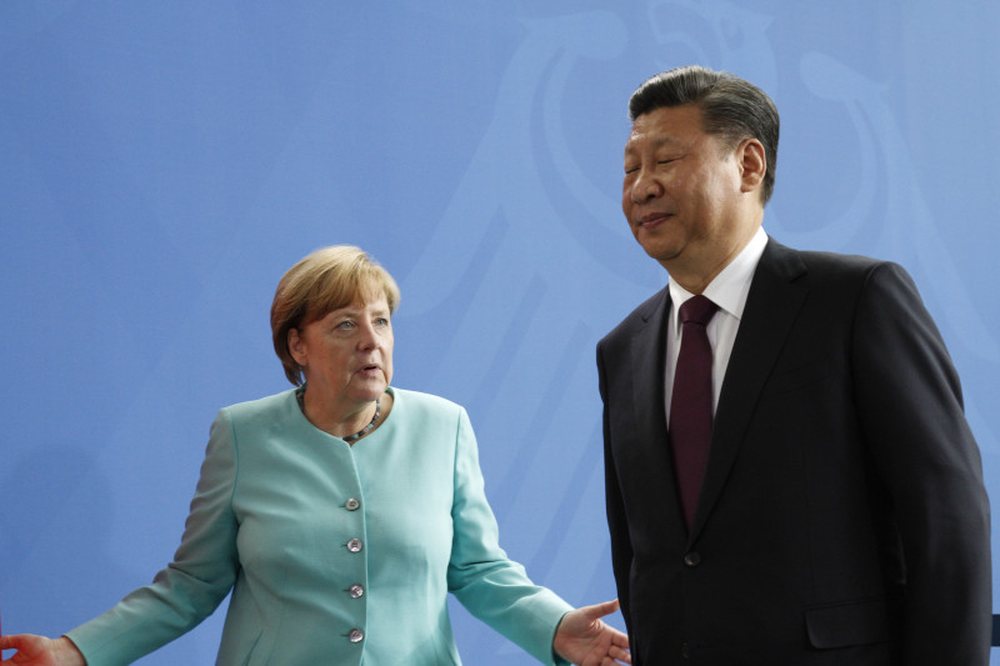 Merkel zem&euml;ron Kin&euml;n: K&euml;rkon 150 miliard&euml; &euro;