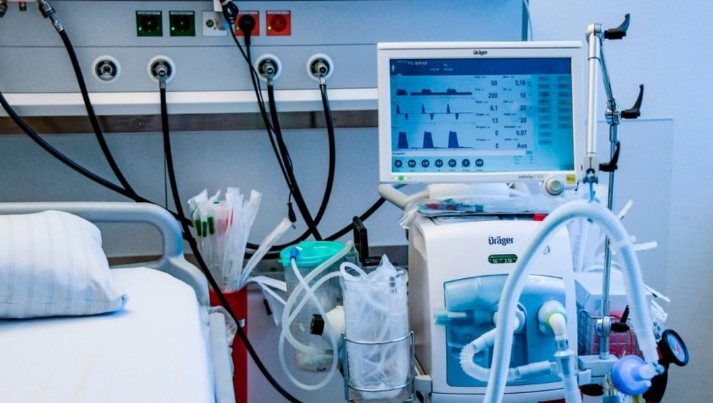 90-vje&ccedil;arja me koronavirus refuzon ventilatorin: Jepjani nj&euml; m&euml;