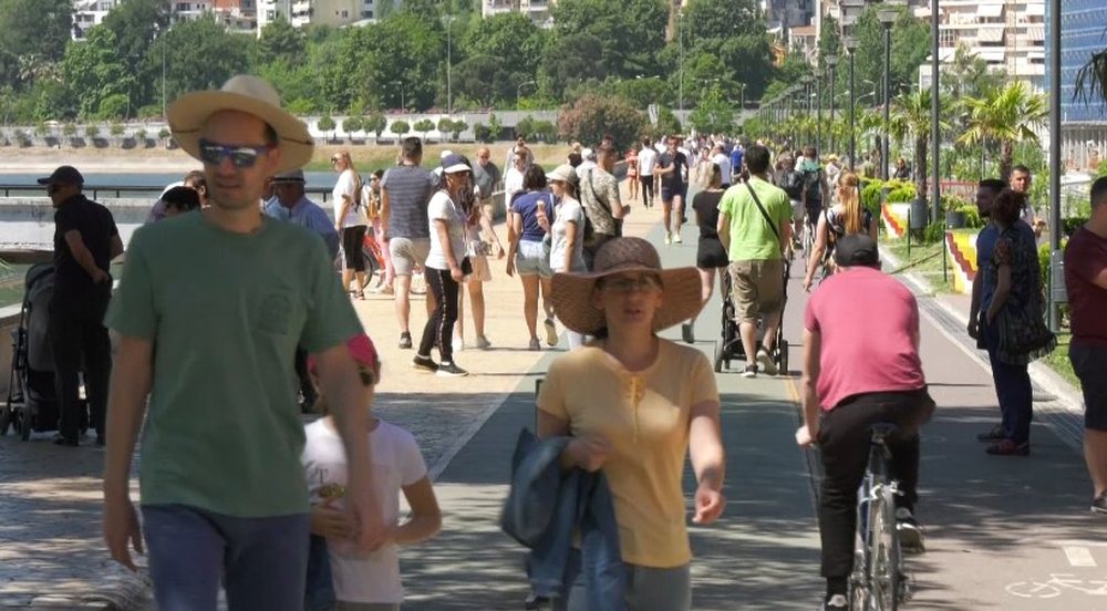 Tirana jasht&euml; karantine, kryeqyteti si dit&euml; normale, rrug&euml;t dhe