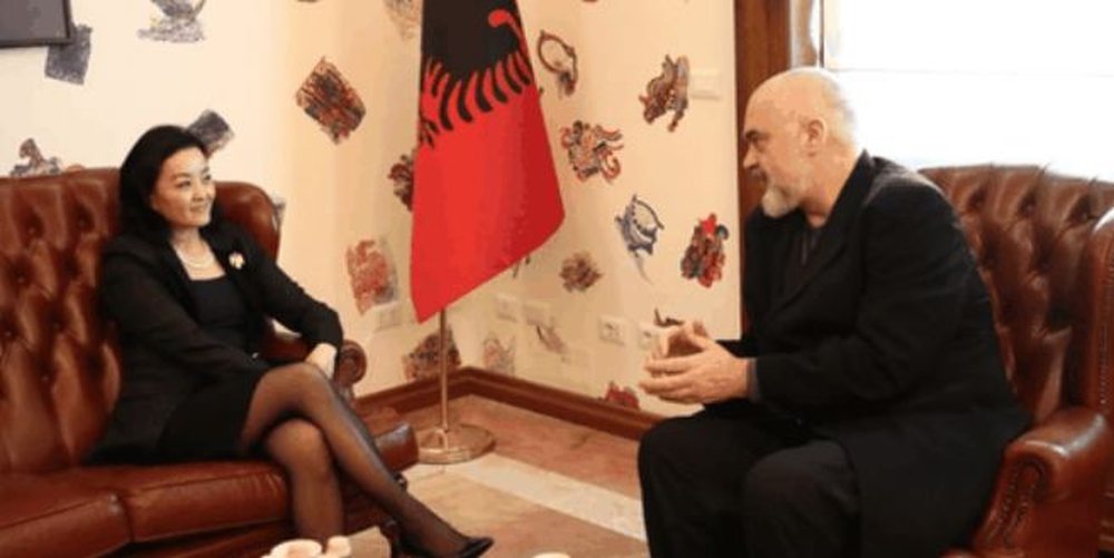 Teatri/ A jan&euml; t&euml; p&euml;r&ccedil;ar&euml; Europa dhe SHBA p&euml;r