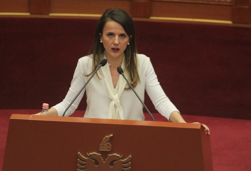 Rudina Hajdari depoziton n&euml; Kuvend projekt-ligjin n&euml; lidhje me