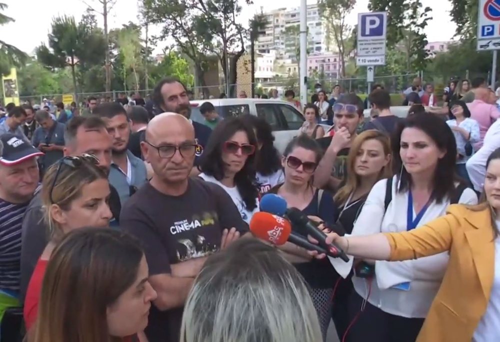 Aleanca p&euml;r Mbrojtjen e Teatrit th&euml;rret protest&euml;: T&euml;