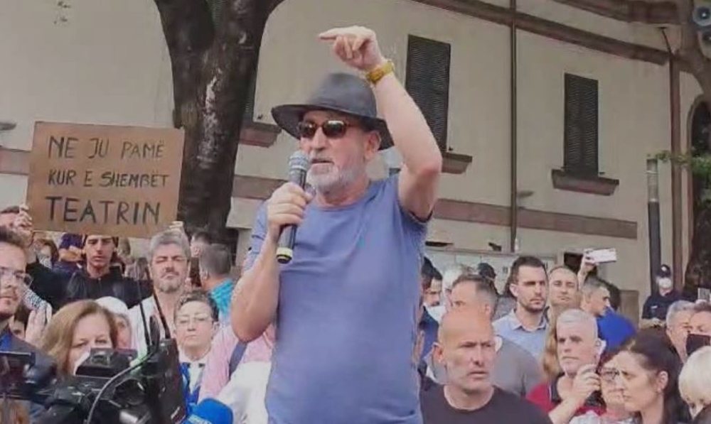Lubonja: Rrug&euml;timi yn&euml; nga diktatura n&euml; post demokraci