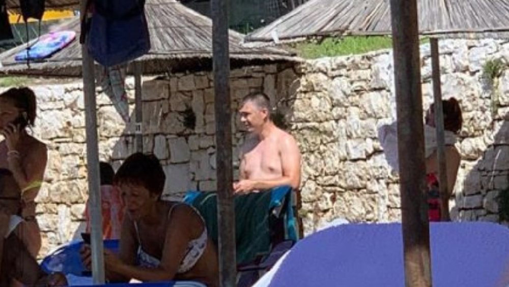 Ish-ministri serb n&euml; plazh mes shqiptar&euml;ve, dikur i quajti