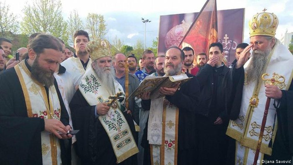 Mali i Zi voton n&euml;n hijen e ndarjes mes bllokut promalazez e atij pro serb