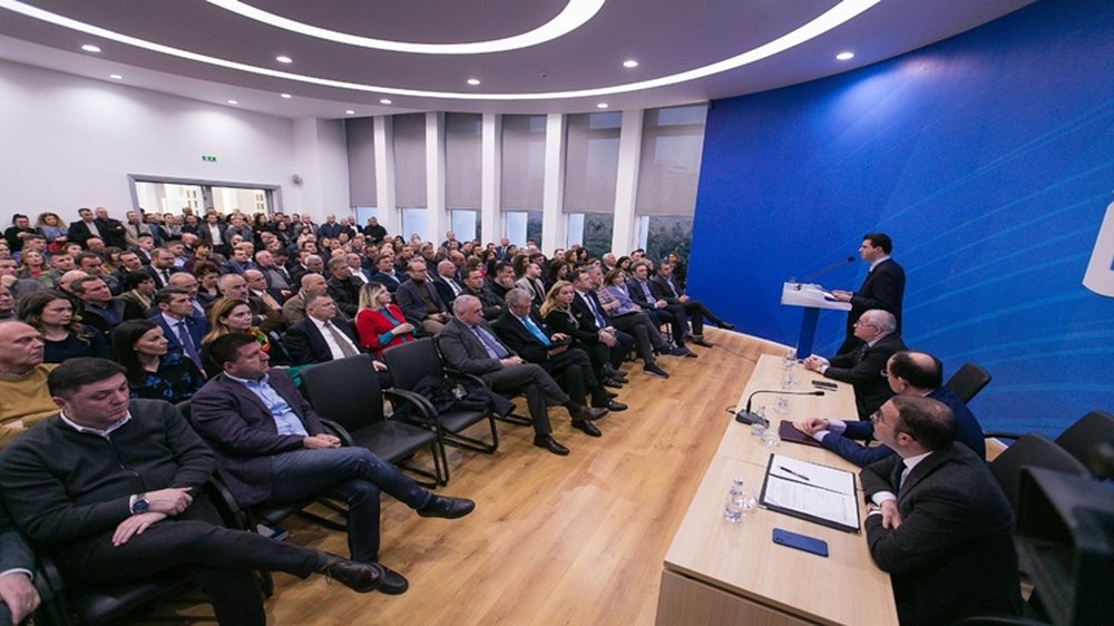Basha th&euml;rret forumet/ Si do t&euml; zgjedhen kandidat&euml;t p&euml;r