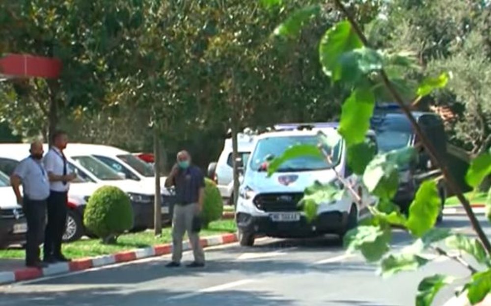 Polic&euml; t&euml; armatosur rrethojn&euml; Ora news (foto)