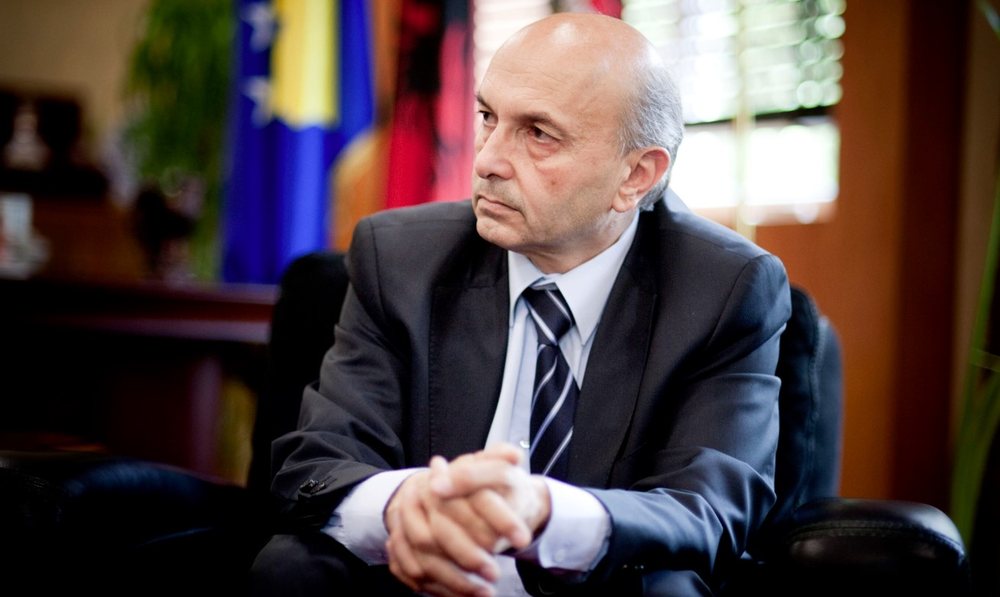 Isa Mustafa fiton betej&euml;n me Covid 19