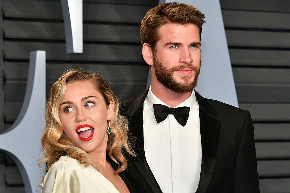 Miley Cyrus, k&euml;ng&euml; dedikuar Liam Hemsworth