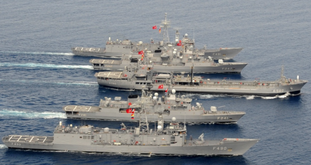Kat&euml;r anije luftarake turke futen n&euml; uj&euml;rat greke, Athina njofton