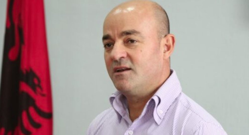 U pezullua nga detyra p&euml;r korrupsion e nxjerrje sekreti hetimor, Artan