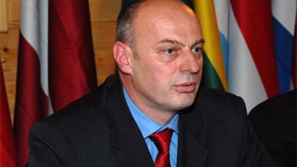 I thirrur p&euml;r intervist&euml; sot n&euml; Hag&euml;, ish-kryeministri i
