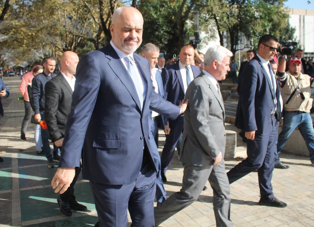 Xhafaj shpreson t&euml; mos jet&euml; jasht&euml; listave/ Elozhe Ram&euml;s: