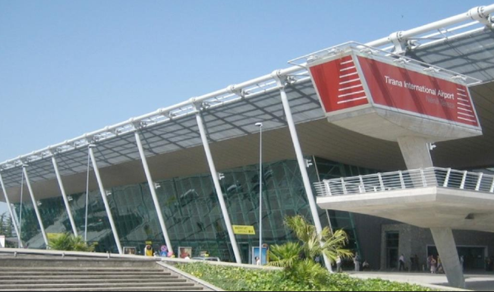 Aeroporti i Rinasit publikon list&euml;n me 25 fluturime p&euml;r nes&euml;r
