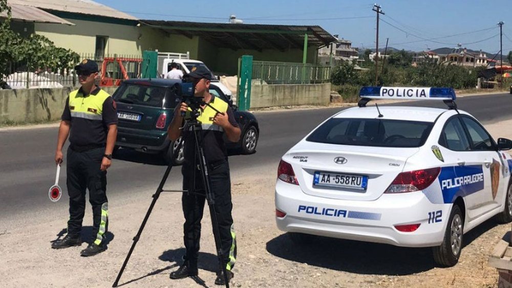 Policia Rrugore e Lezh&euml;s shton kontrollet, vendosen qindra masa