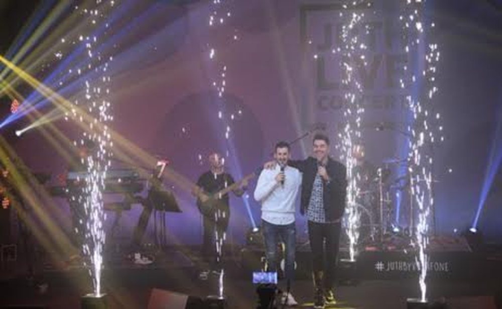 Juth Live Concert, magjia e sken&euml;s high-tech