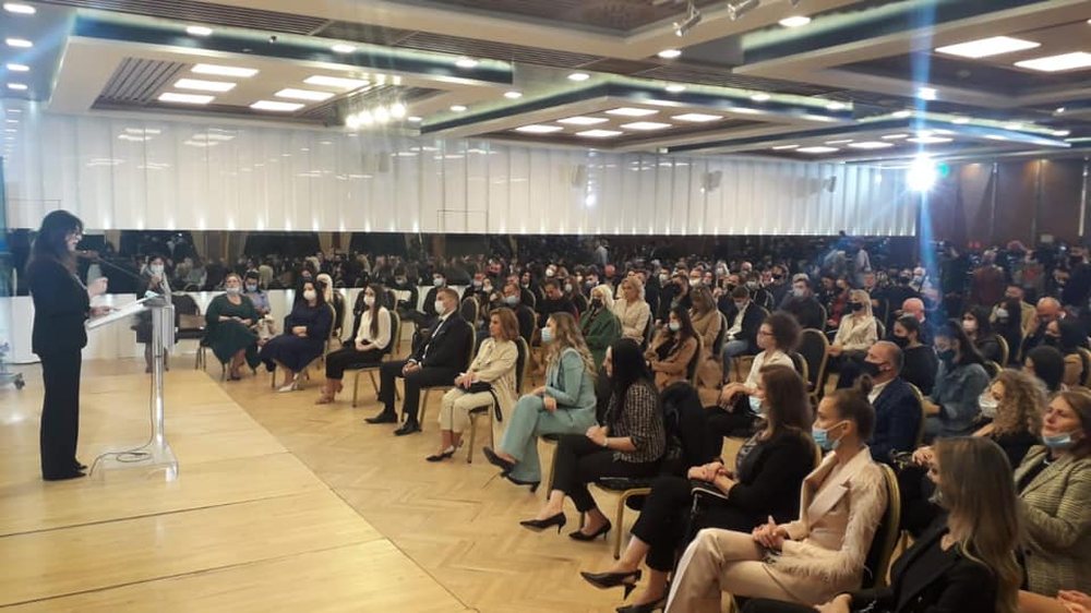 Jozefina Topalli prezanton l&euml;vizjen politike: Nuk kam para, nuk ofroj vende