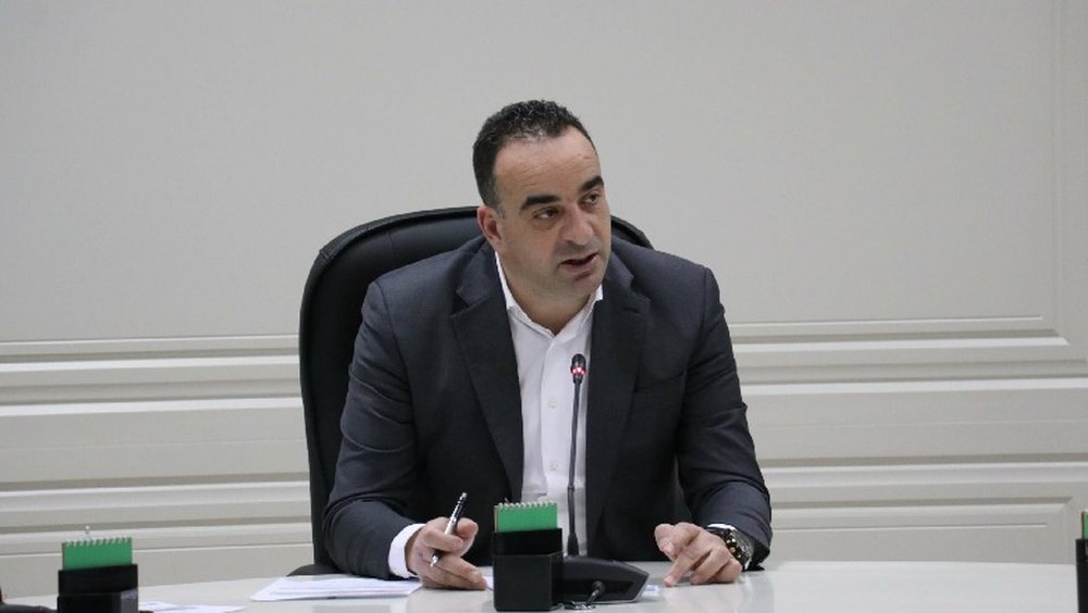 Shkarkohet drejtori i AKU Robert Lili, kush e z&euml;vend&euml;son (Emri)