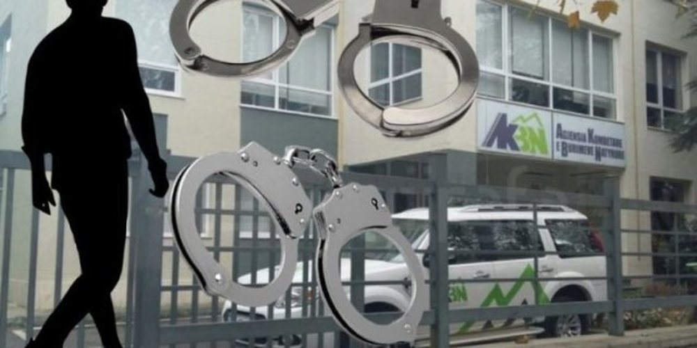 Arrestimet e zyrtar&euml;ve t&euml; AKB-n&euml;, zbardhet dosja e plot&euml;. Si