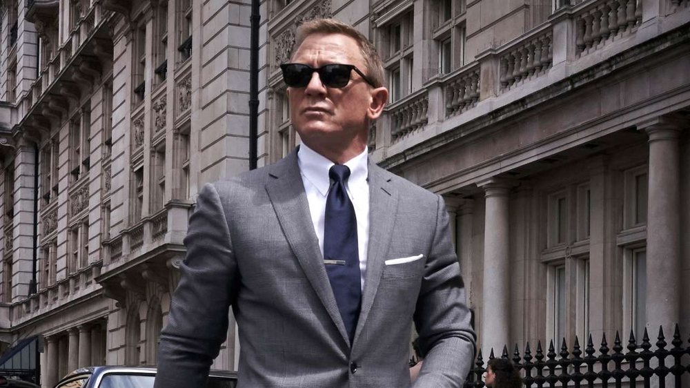 Publikohet videoklipi i kolon&euml;s zanore t&euml; filmit James Bond (VIDEO)