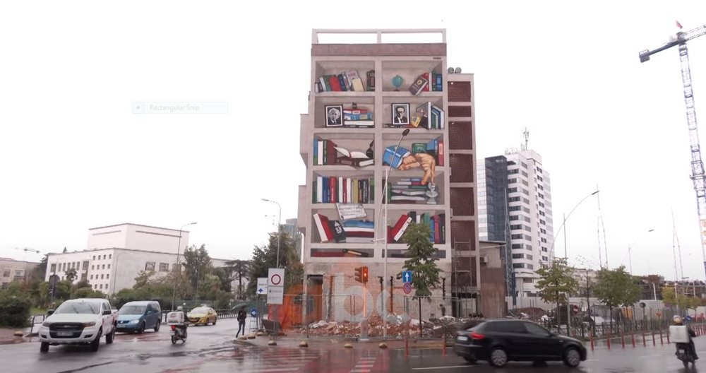 Polemikat / Veliaj ringjall realizmin socialist n&euml; Tiran&euml;