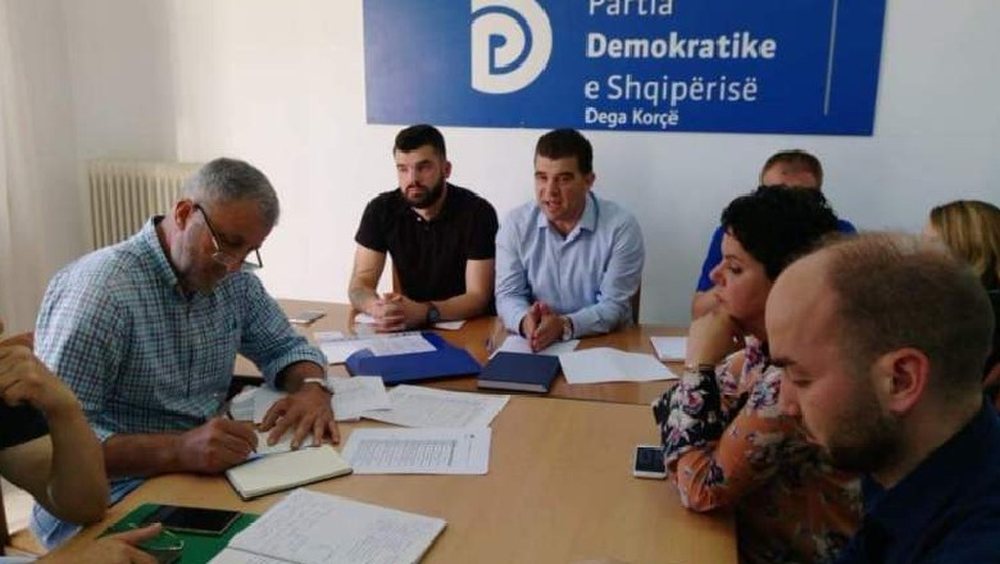 Demokrat&euml;t votojn&euml; nes&euml;r kandidatët n&euml; qarkun e