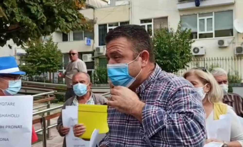 Banor&euml;t e fshatit Kakome protestojn&euml; p&euml;r legalizim t&euml;