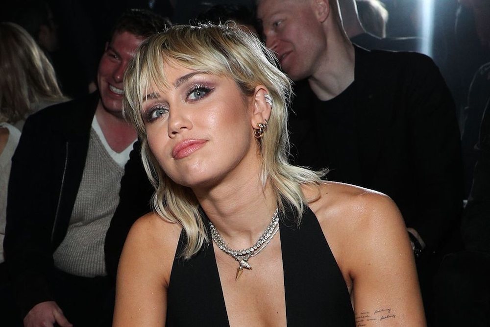 Pas Demi Lovato-s, Miley tregon eksperienc&euml;n e saj me UFO