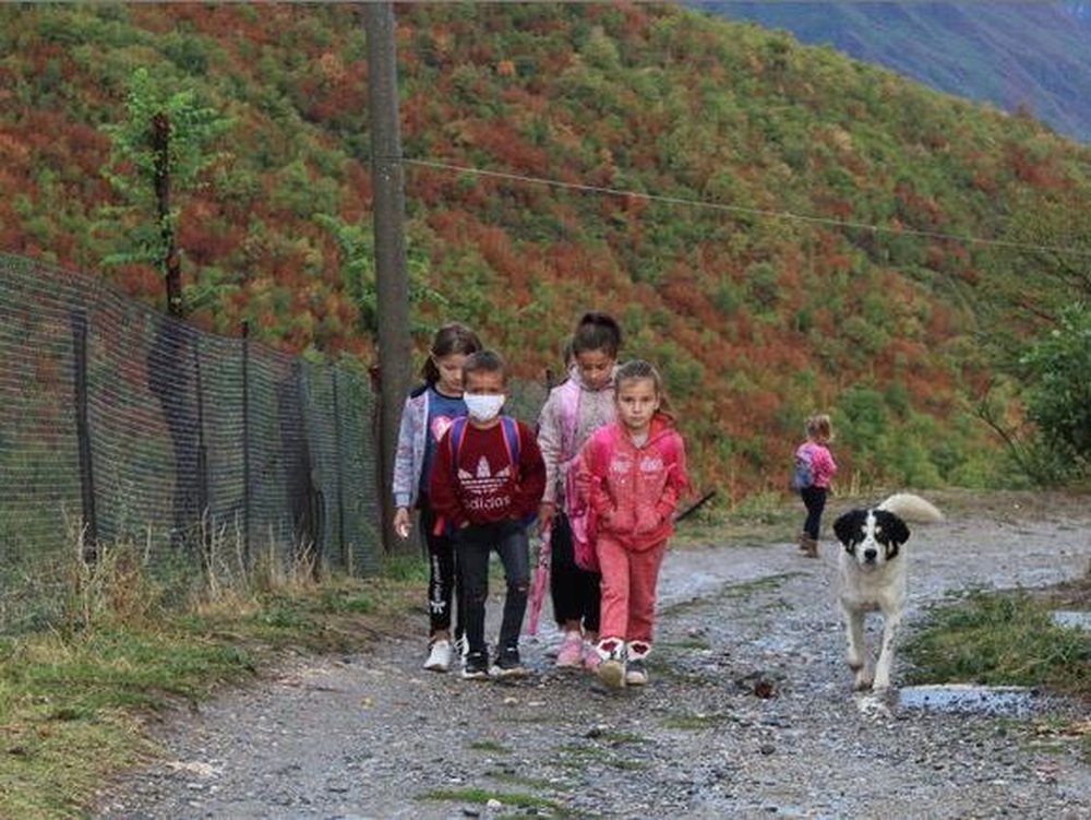 Shqip&euml;ria tjet&euml;r/ Nx&euml;n&euml;sit n&euml; nj&euml; fshat t&euml;