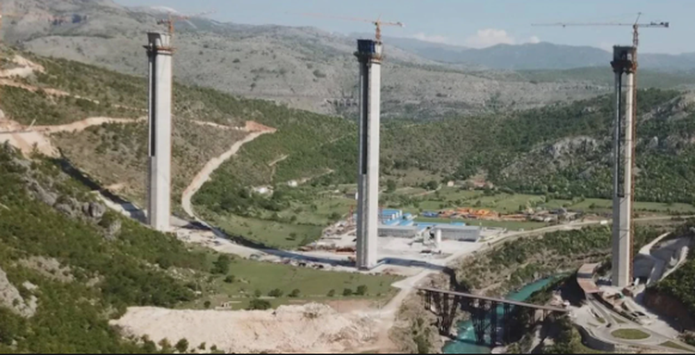 Kina z&euml;vend&euml;son Rusin&euml; si investitori m&euml; i madh n&euml; Mal