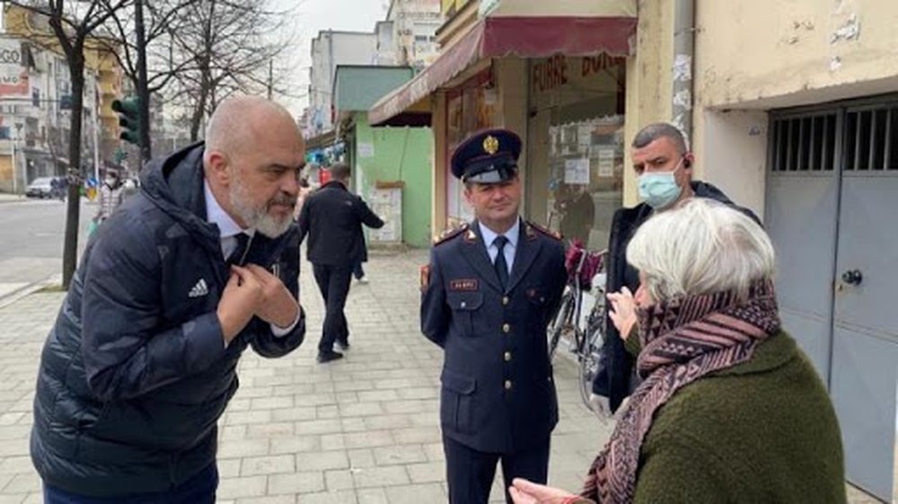 Qeshi se i foli Edi Rama/ Shoq&euml;rohet n&euml; polici gruaja n&euml;
