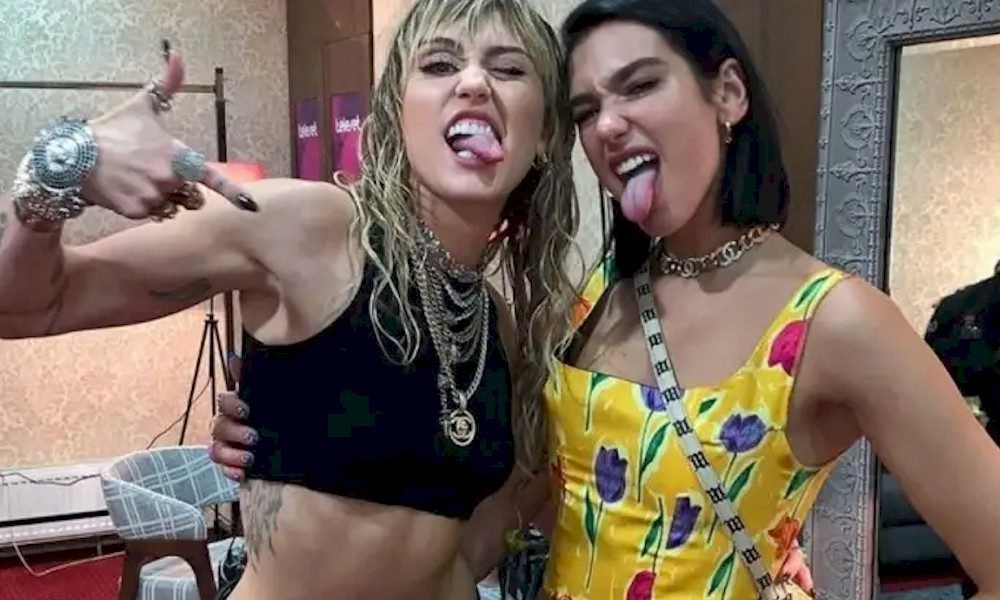 Dua Lipa, pjes&euml; e albumit t&euml; Miley Cyrus (Foto)