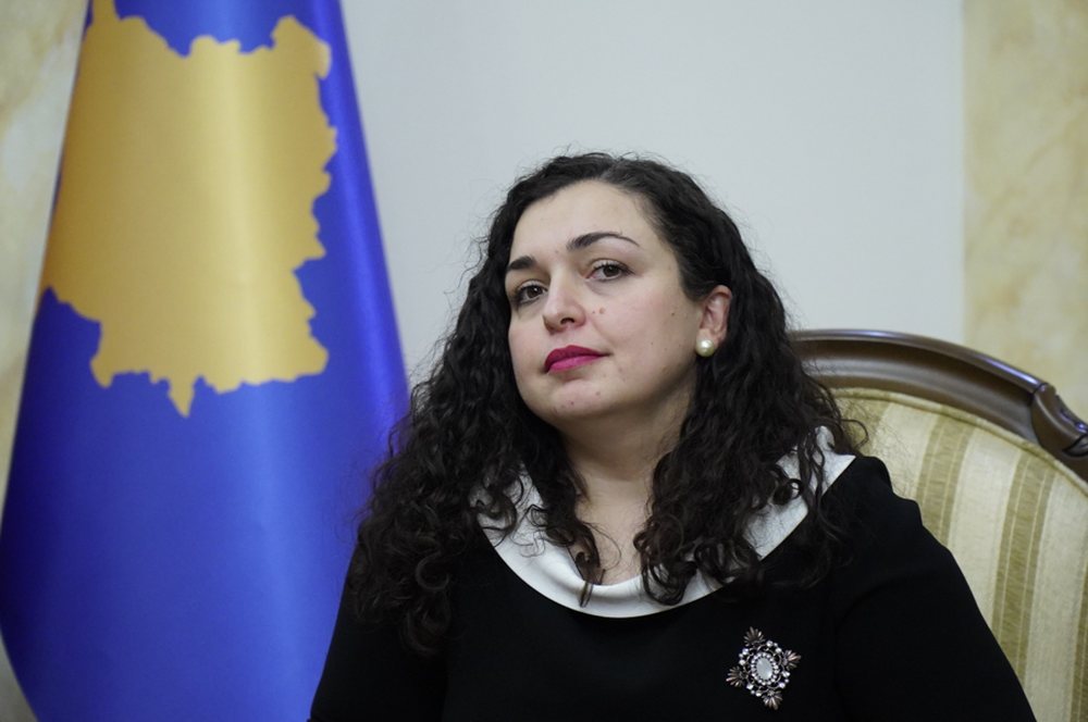 Sh&euml;rohet nga koronavirusi, kthehet n&euml; zyr&euml; Vjosa Osmani