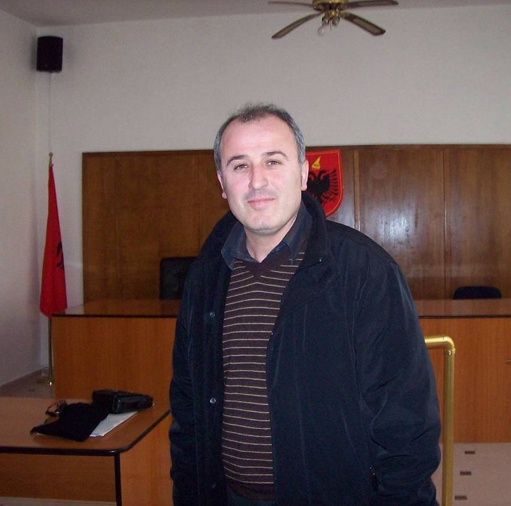Prej dy jav&euml;sh i intubuar n&euml; spitalin "Shefqet Ndroqi",