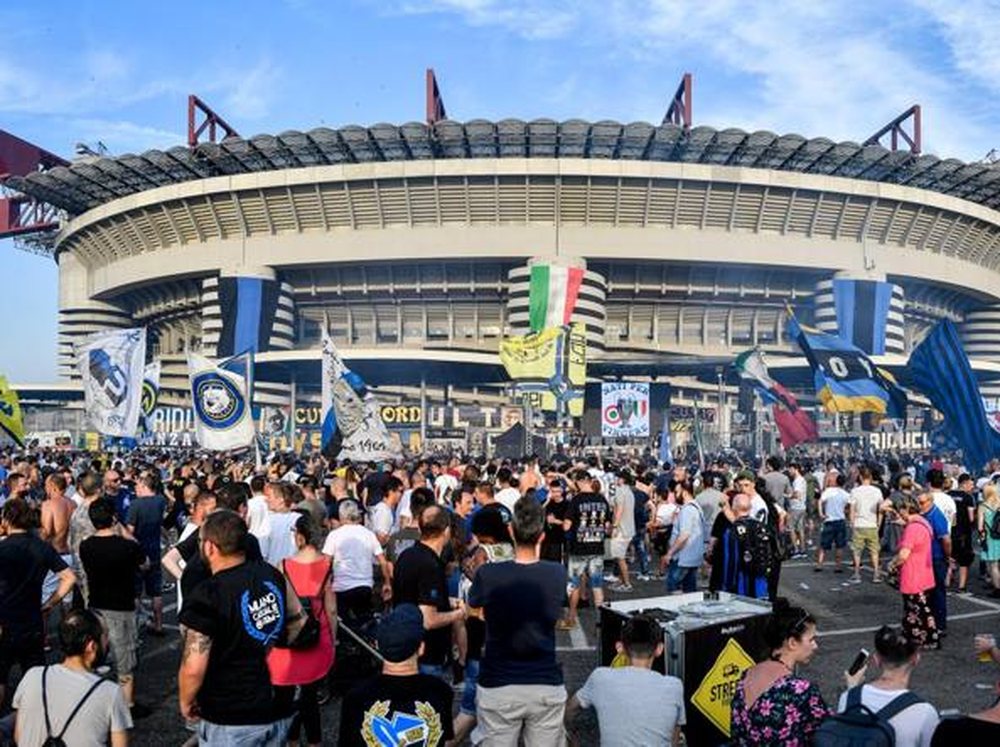 Covidin n&euml; Bergamo e shp&euml;rndau... San Siro: nj&euml; spektator n&euml;