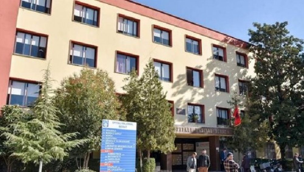 Nj&euml; infermiere rezulton pozitive me COVID-19 n&euml; spitalin e Beratit