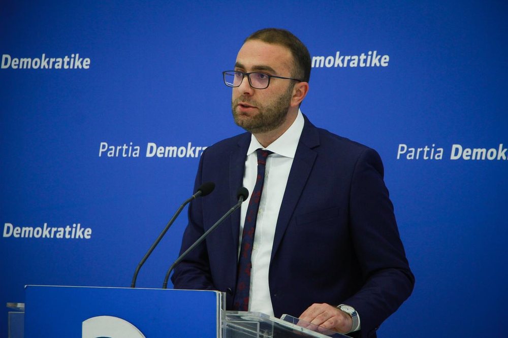 Bardhi: Balla ose Bra&ccedil;e n&euml; gar&euml; p&euml;r vendin e Lleshajt
