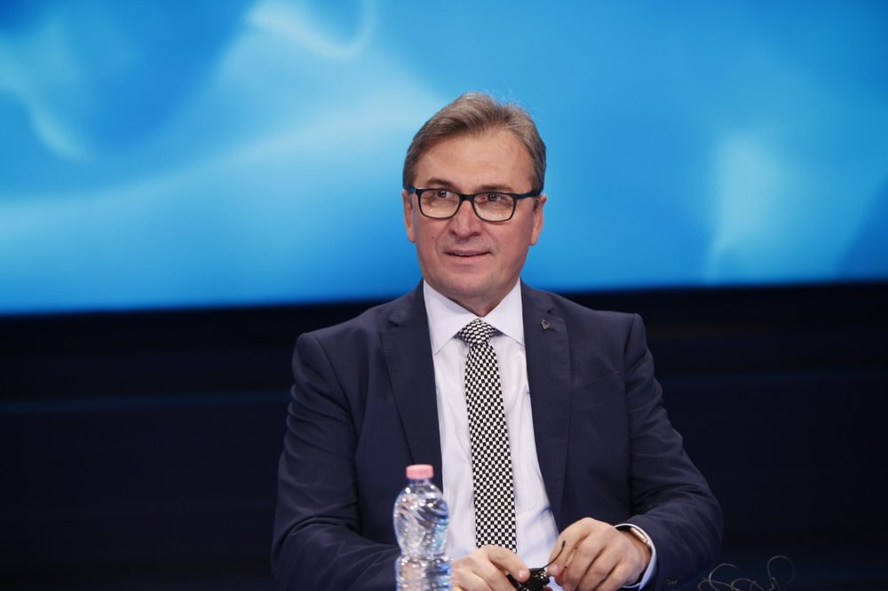 Brataj: Varianti i ri i Covid qarkullon m&euml; shpejt