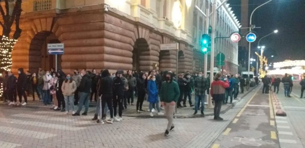 &ldquo;Posht&euml; diktatura&rdquo;/ Protestuesit para Kryeministris&euml;, nis