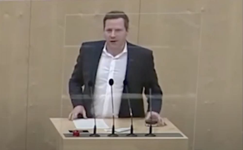 Skandali n&euml; kuvendin austriak/ Testi i Covidit del pozitiv duke e provuar