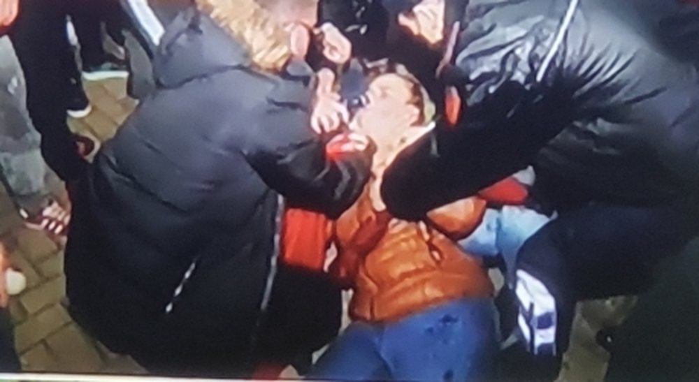 Foto rr&euml;nqeth&euml;se/I bie t&euml; fik&euml;t n&euml; protest&euml;