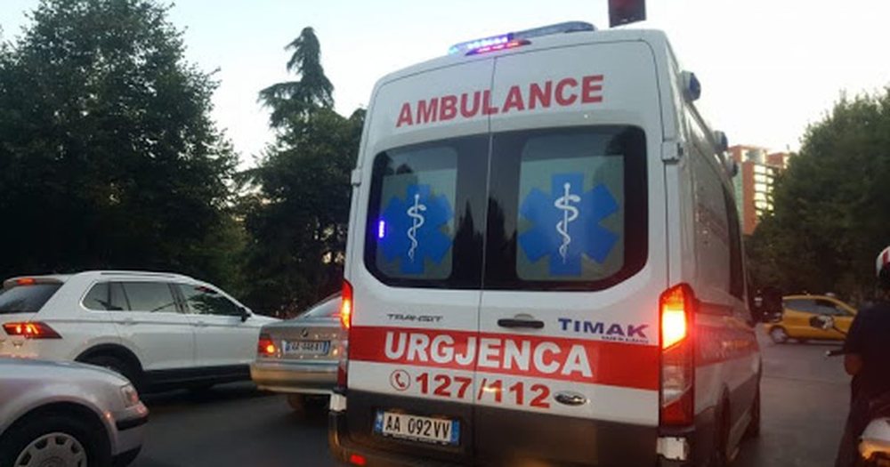 E r&euml;nd&euml; n&euml; Tiran&euml;/ Nj&euml; djal&euml; i ri tenton t&rsquo;i