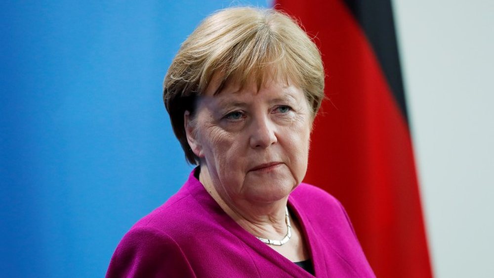 Merkel b&euml;n thirrje p&euml;r shtr&euml;ngim masash gjat&euml; Krishtlindjeve