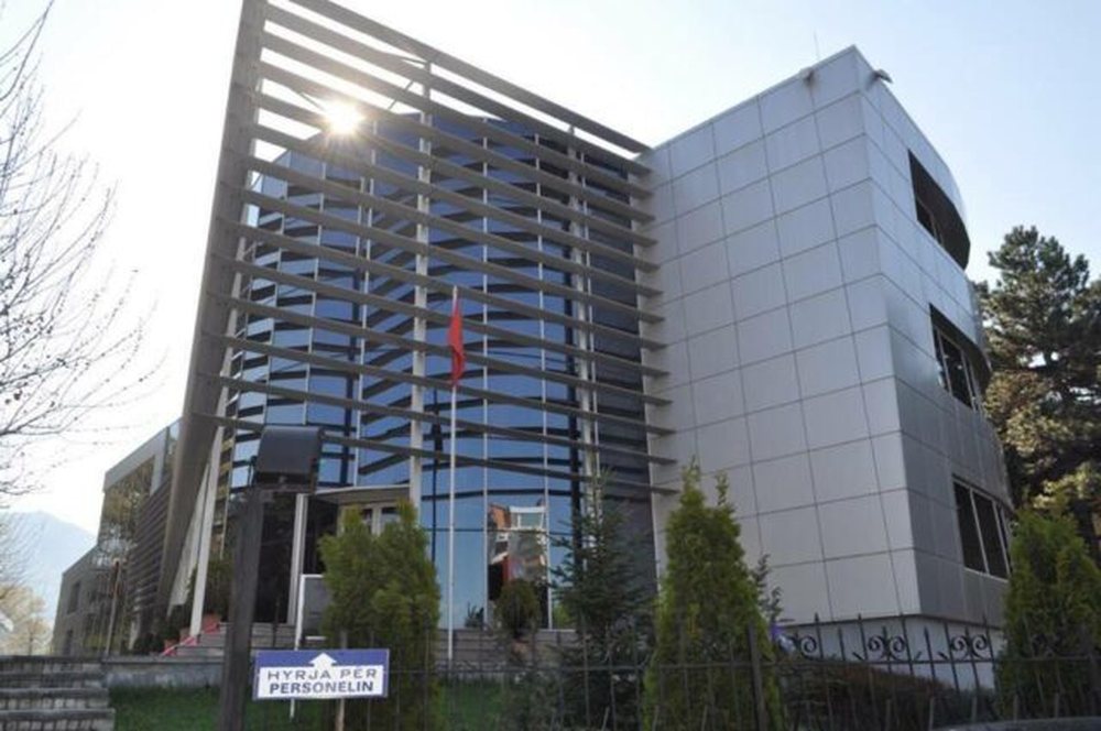 Dhunuan kambistin dhe i grabit&euml;n 40 mln lek&euml;/ Burg nj&euml; prej
